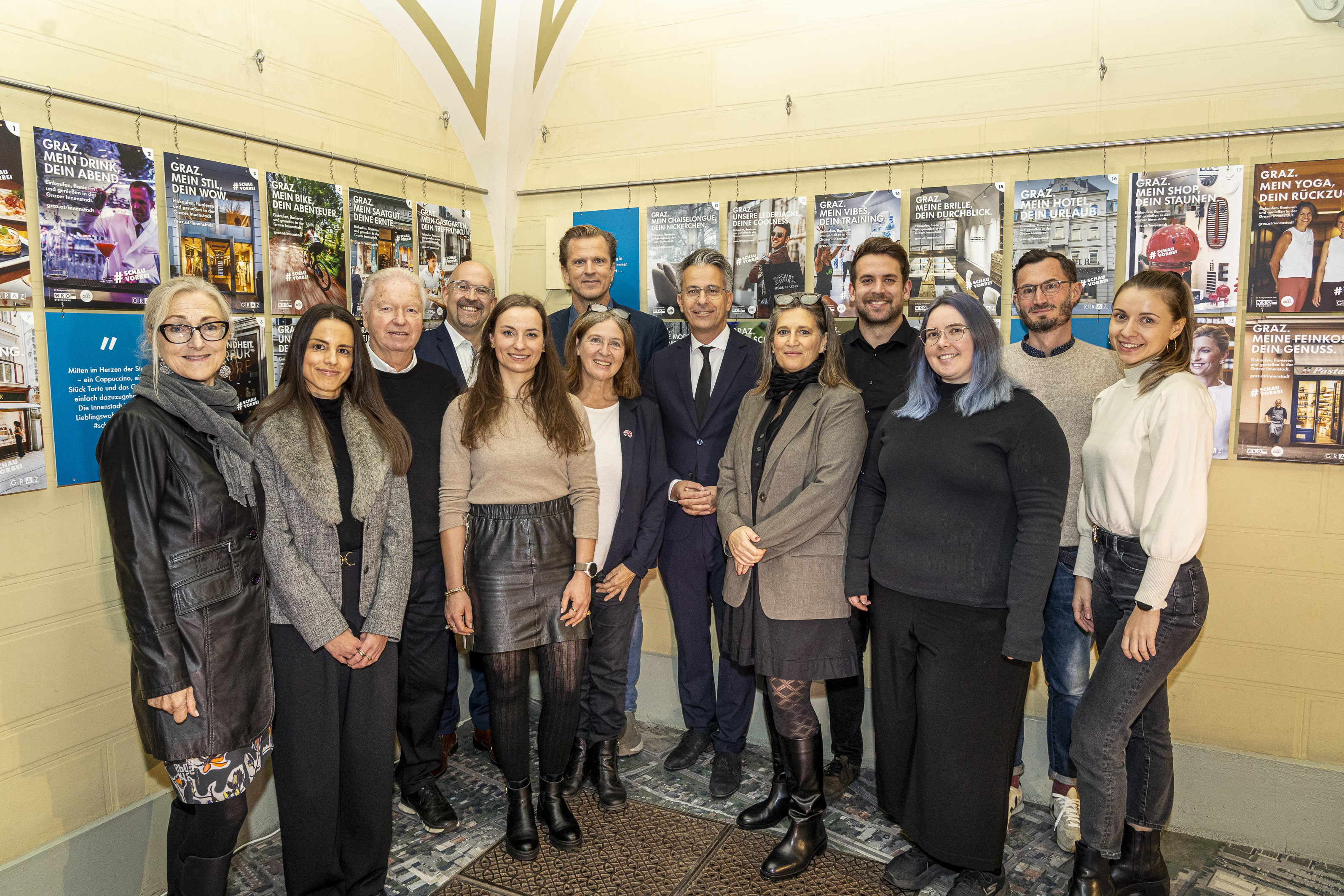 Andrea Keimel, Leiterin der Abteilung für Wirtschafts- und Tourismusentwicklung, Maximilian Mazelle, Leiter der Abteilung für Kommunikation, Erwin Sacher, Vorstand "Echt Graz", Viktor Larissegger, WKO Regionalstellenleiter Graz, Bürgermeisterin Elke Kahr und Wirtschaftsstadtrat Kurt Hohensinner (v. l. n. r.). © Stadt Graz/Fischer Andrea Keimel, Leiterin der Abteilung für Wirtschafts- und Tourismusentwicklung, Maximilian Mazelle, Leiter der Abteilung für Kommunikation, Erwin Sacher, Vorstand "Echt Graz", Viktor Larissegger, WKO Regionalstellenleiter Graz, Bürgermeisterin Elke Kahr und Wirtschaftsstadtrat Kurt Hohensinner (v. l. n. r.). © Stadt Graz/Fischer