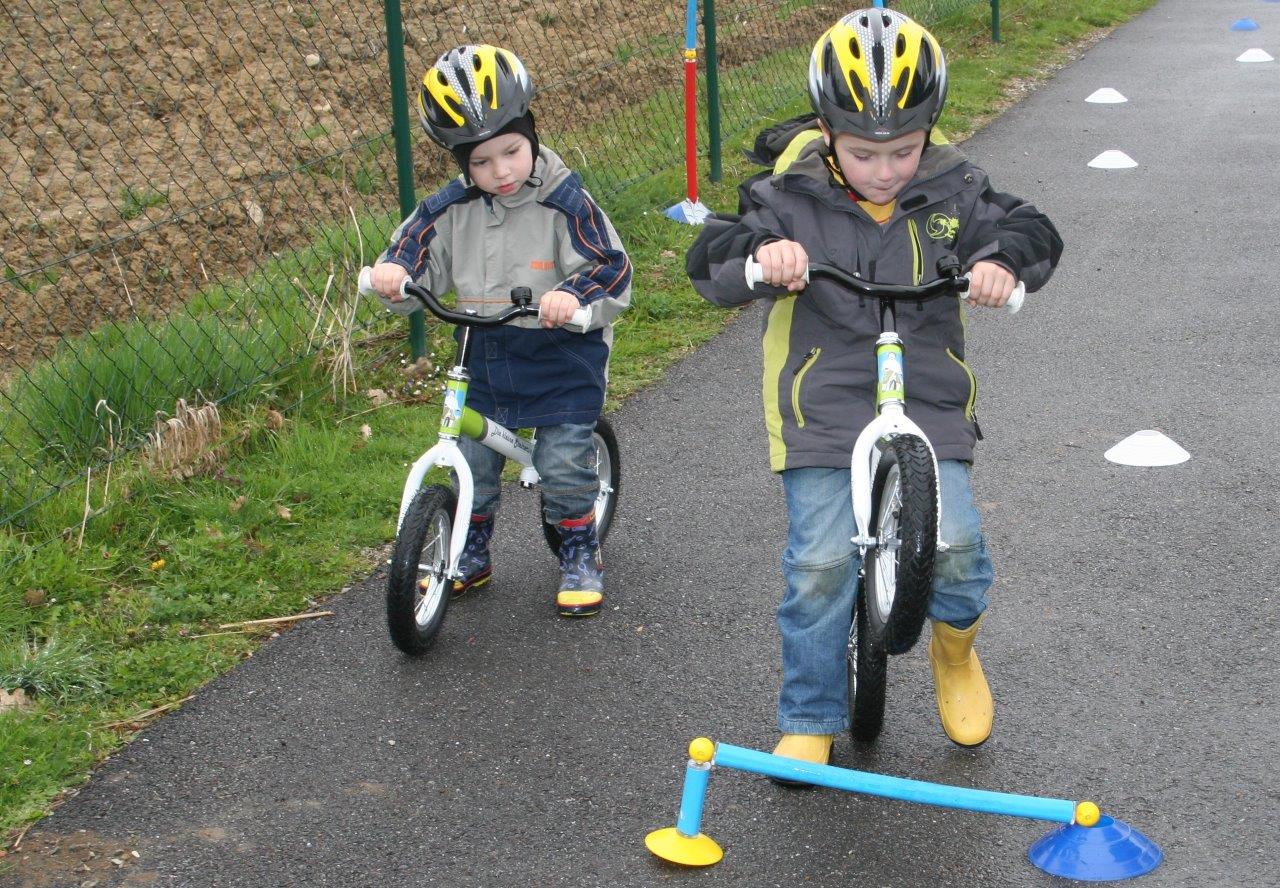 dürfen kinder ohne helm fahrrad fahren