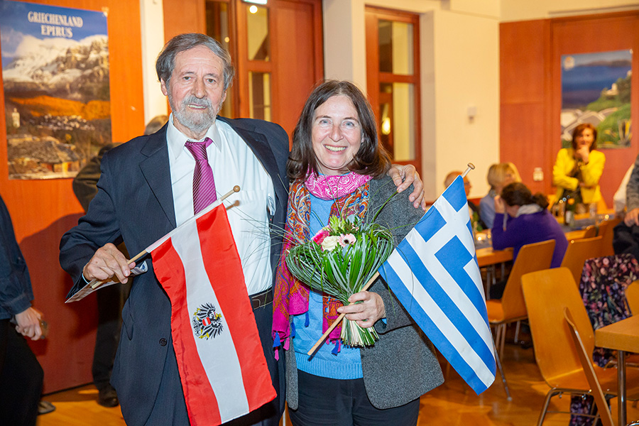 Die Österreichisch-Griechische Gesellschaft feierte ihr 40-jähriges Bestehen. Bürgermeisterin Elke Kahr gratulierte und dankte dem langjährigen Präsidenten Konstantin Risovalis.