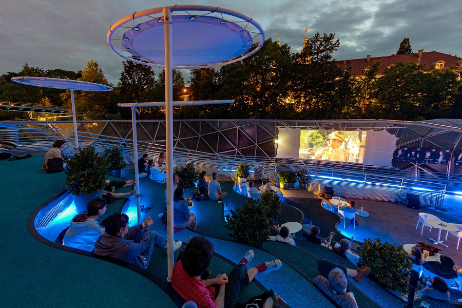Spezielles Filmangebot für junge Grazer:innen: Sommerkino auf der Grazer Murinsel