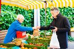 StR Hohensinner am Bauernmarkt