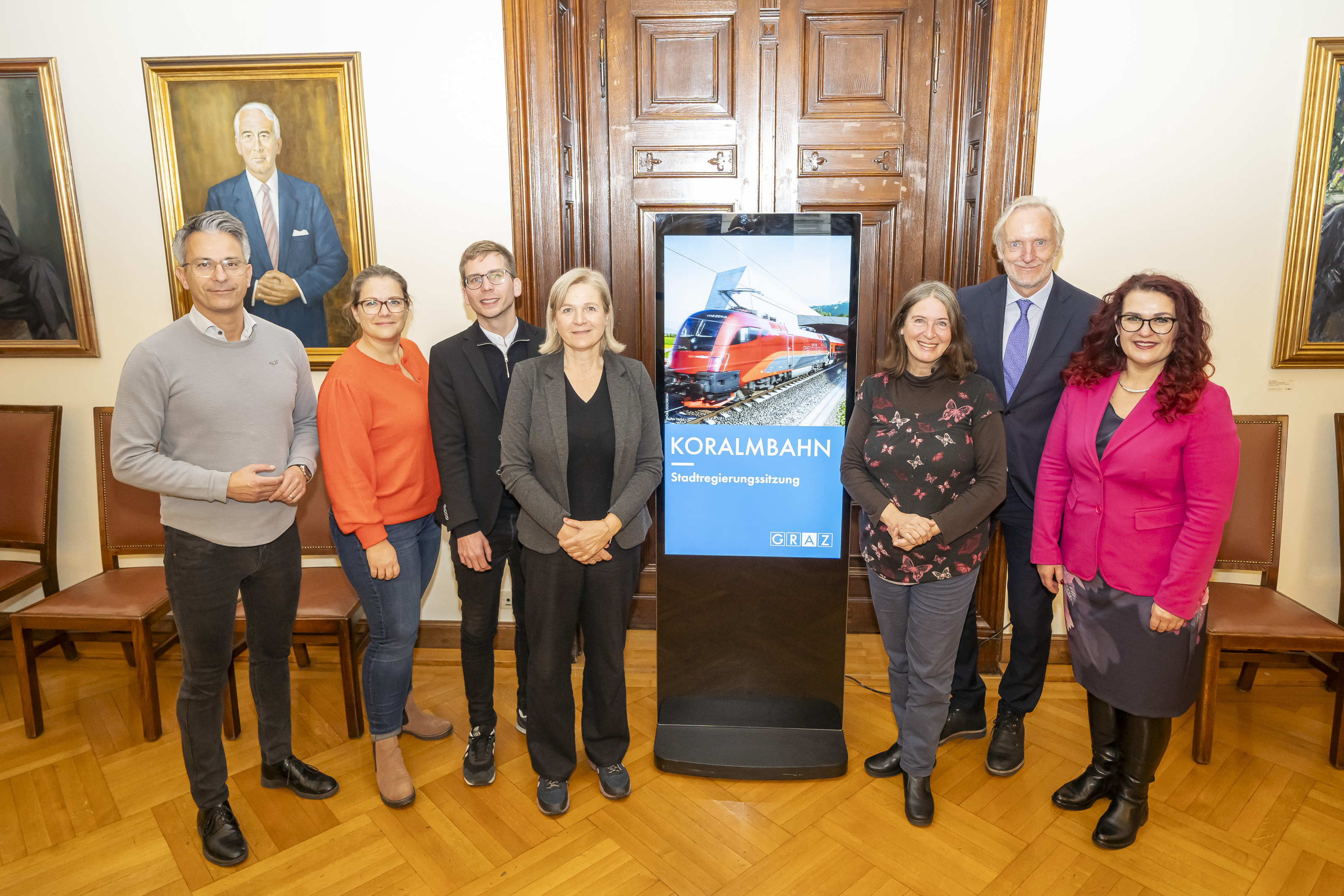 Stadtregierungssitzung zum Thema "Koralmbahn". Stadtrat Kurt Hohensinner, SPÖ-Klubobfrau Daniela Schlüsselberger, Stadtrat Robert Krotzer, Vizebürgermeisterin Judith Schwentner, Bürgermeisterin Elke Kahr, Stadtrat Günter Riegler, Stadträtin Claudia Schönbacher