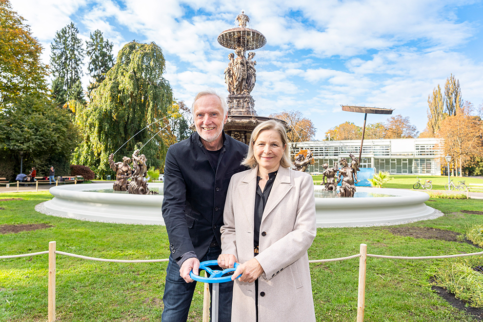 Inbetriebnahme des revitalisierten Stadtparkbrunnen durch Vize-Bürgermeisterin Judith Schwentner und Stadtrat Günter Riegler © Stadt Graz/Fischer Inbetriebnahme des revitalisierten Stadtparkbrunnen durch Vize-Bürgermeisterin Judith Schwentner und Stadtrat Günter Riegler