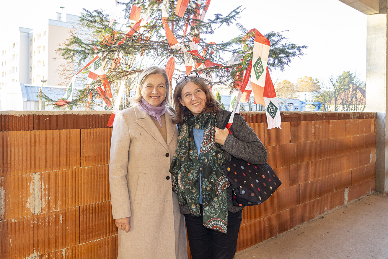 Kahr und Schwentner vor dem Gleichenbaum. © Stadt Graz/Fischer Kahr und Schwentner vor dem Gleichenbaum.