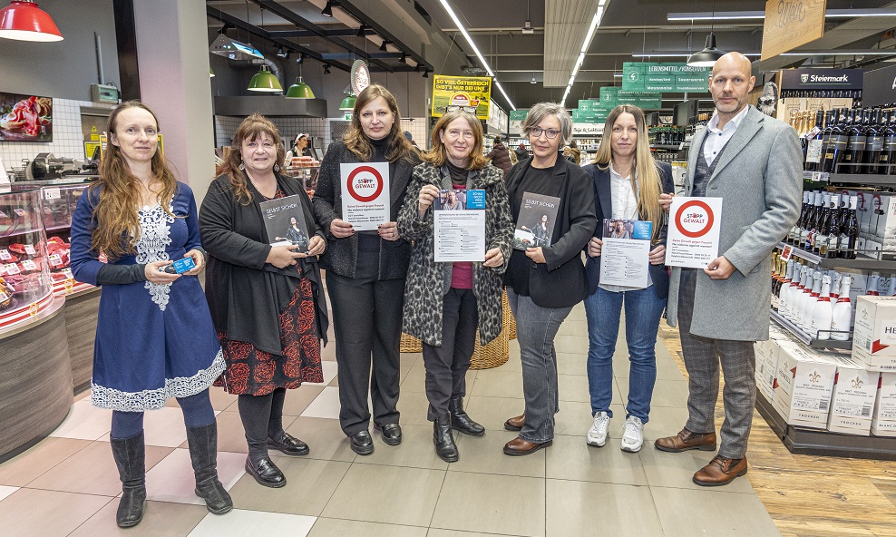 Gemeinsam mit Billa und Billa Plus setzen wir ein starkes Zeichen gegen Gewalt. © Stadt Graz/Foto Fischer Gemeinsam mit Billa und Billa Plus setzen wir ein starkes Zeichen gegen Gewalt.