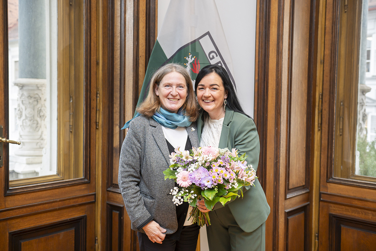 Bürgermeisterin Elke Kahr mit Belinda Walkner, Neo-Bezirksvorsteherin von Wetzelsdorf. © Stadt Graz/Fischer Bürgermeisterin Elke Kahr mit Belinda Walkner, Neo-Bezirksvorsteherin von Wetzelsdorf.