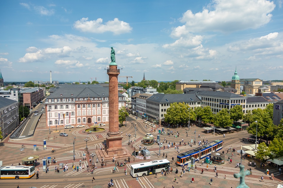 Luisenplatz mit Langem Ludwig und Regierungspräsidium © Darmstadt Marketing, Rüdiger Dunker Luisenplatz mit Langem Ludwig und Regierungspräsidium