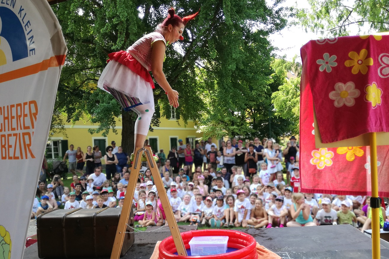 Bis bald bei den Badesicherheitsshows mit Clownin Popolina! © Große schützen Kleine Bis bald bei den Badesicherheitsshows mit Clownin Popolina!