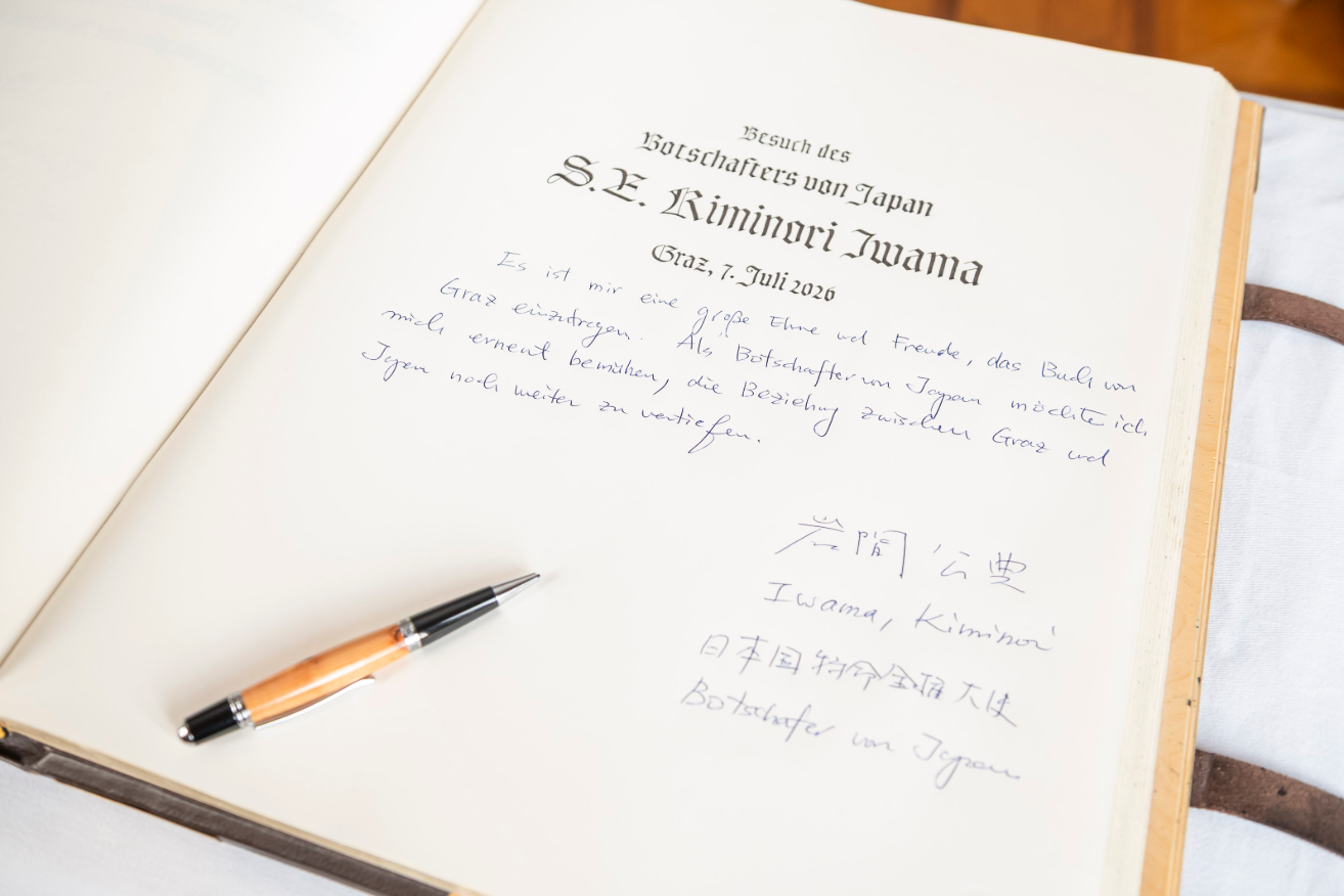 Der Eintrag im Goldenen Buch der Stadt Graz. © Stadt Graz/Fischer Der Eintrag im Goldenen Buch der Stadt Graz.