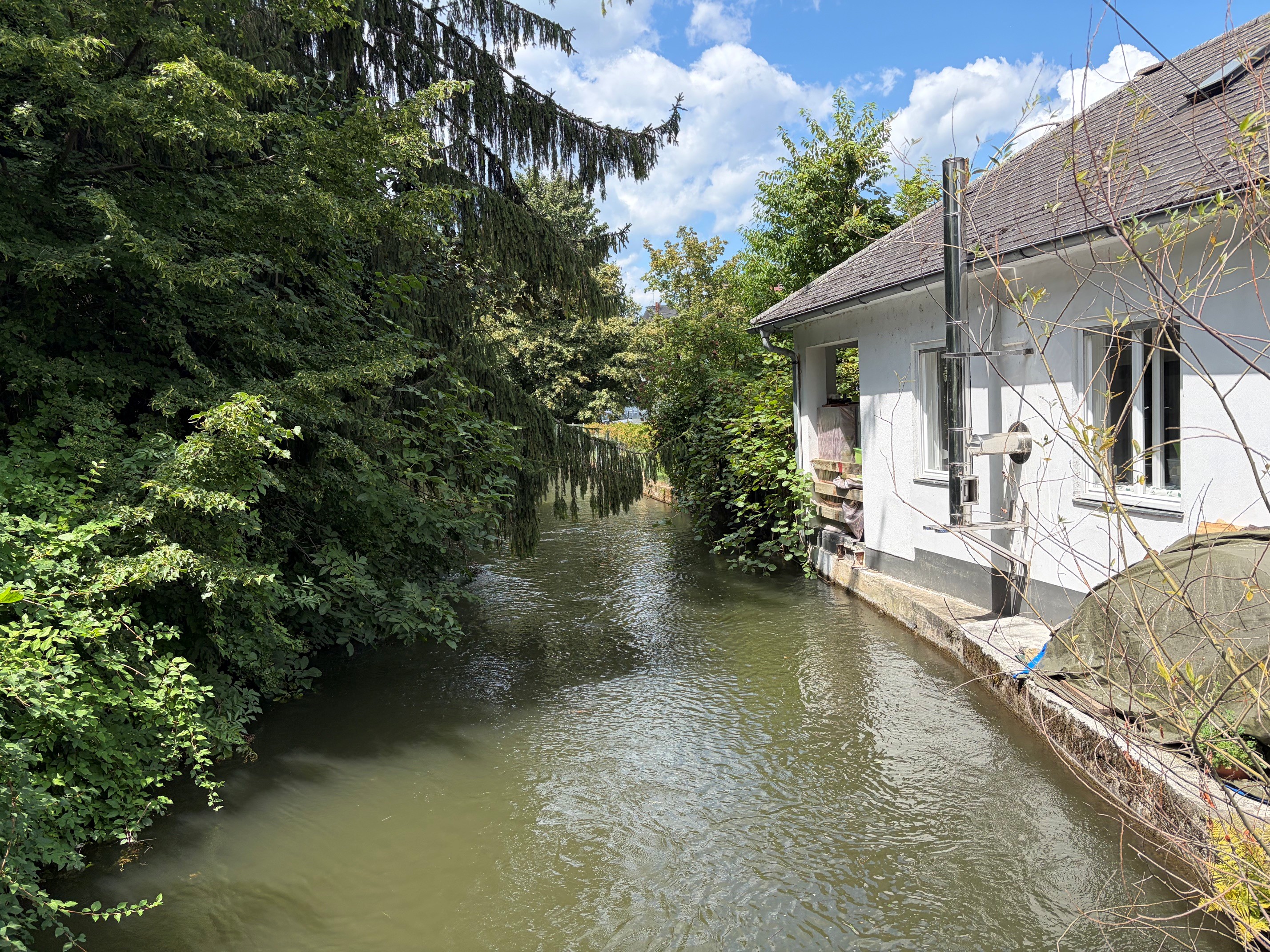 Das ehemalige Badehaus liegt direkt am Mühlgang, wo man bis 1974 schwimmen konnte. © Stadt Graz/Lessing-Weihrauch Das ehemalige Badehaus liegt direkt am Mühlgang, wo man bis 1974 schwimmen konnte.
