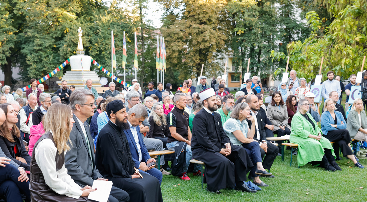 Die Abschlussveranstaltung zum Tag der Religionen im Volksgarten © Gerd Neuhold Die Abschlussveranstaltung zum Tag der Religionen im Volksgarten