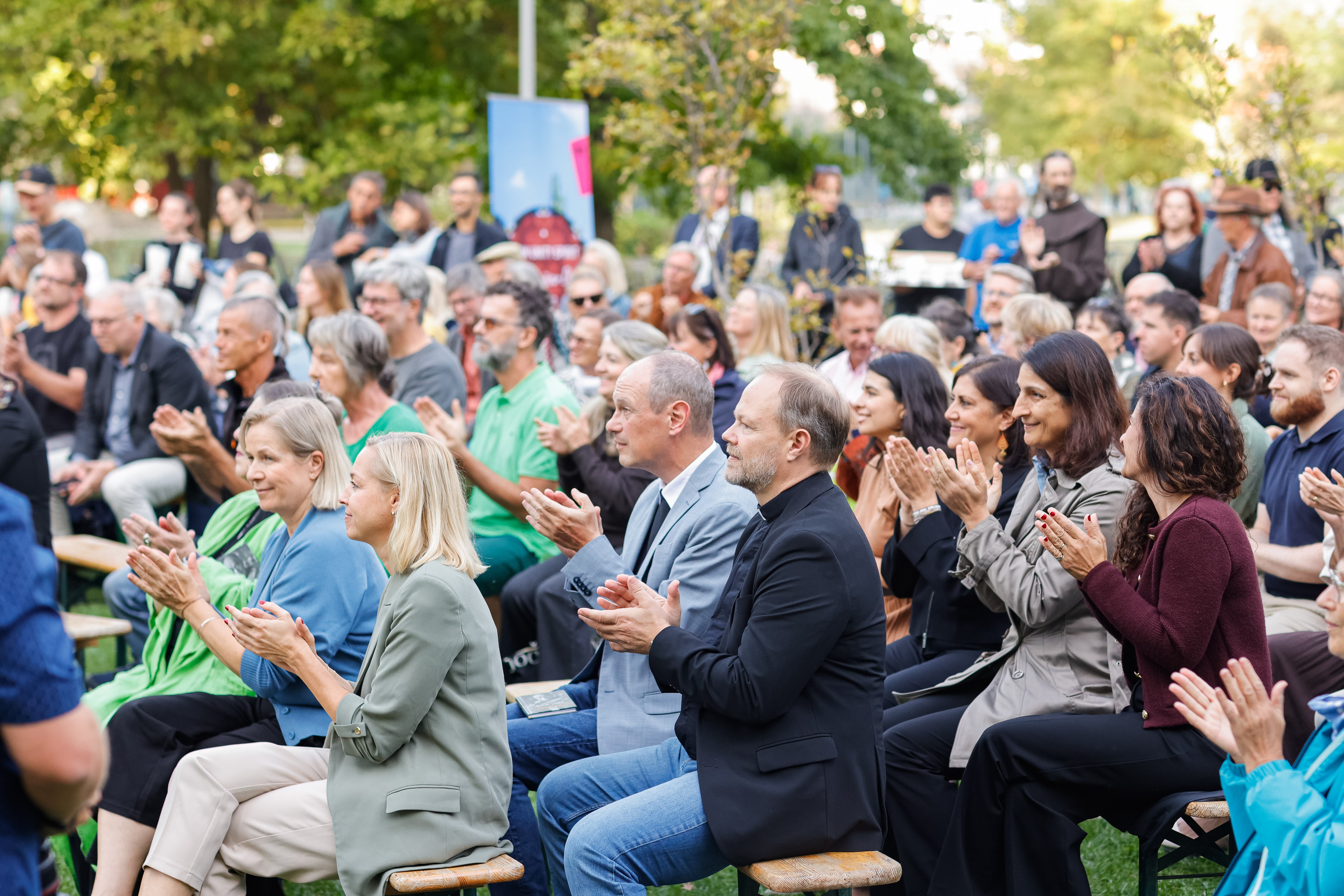 Die Abschlussveranstaltung zum Tag der Religionen im Volksgarten © Gerd Neuhold Die Abschlussveranstaltung zum Tag der Religionen im Volksgarten